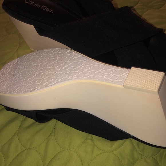 Calvin Klein wedges new - Picture 2 of 2